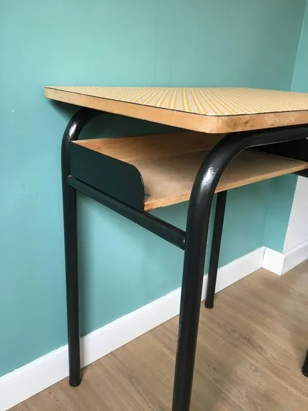 Illustration numéro 5 du produit Bureau écolier vintage