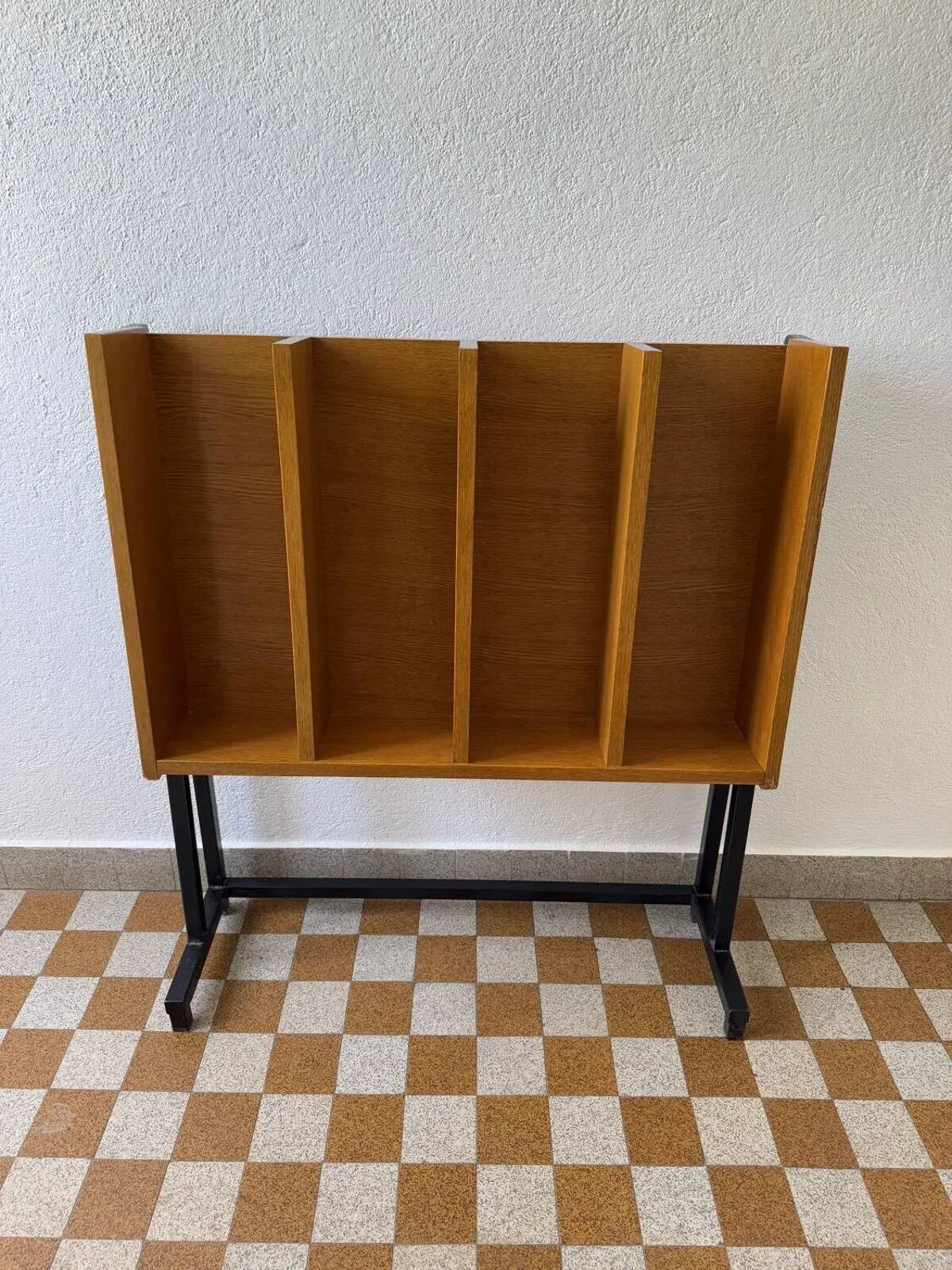 Illustration numéro 5 du produit Bibliothèque présentoir vintage