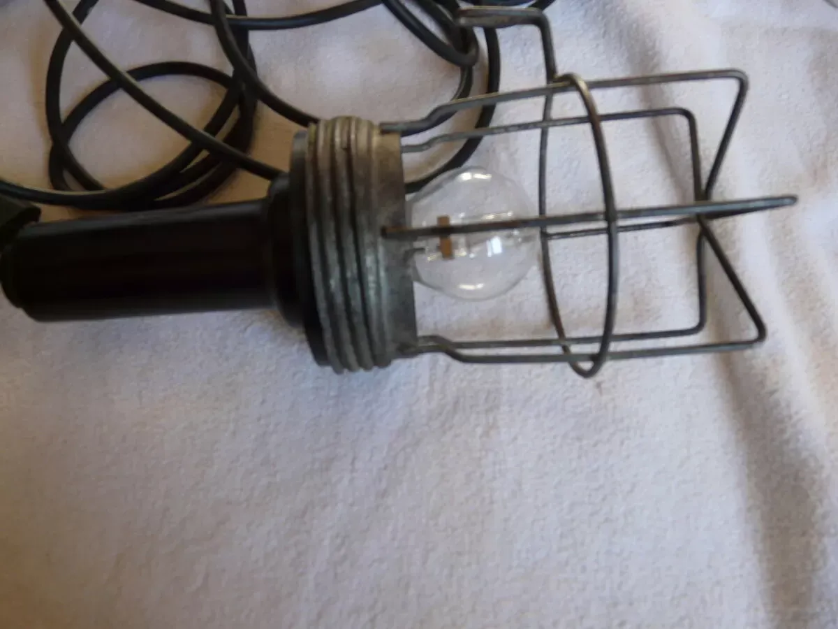 Illustration numéro 5 du produit Baladeuse industrielle années 50