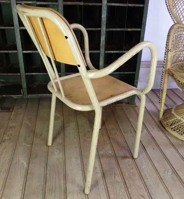 Illustration numéro 5 du produit Chaise d'écolier avec accoudoirs