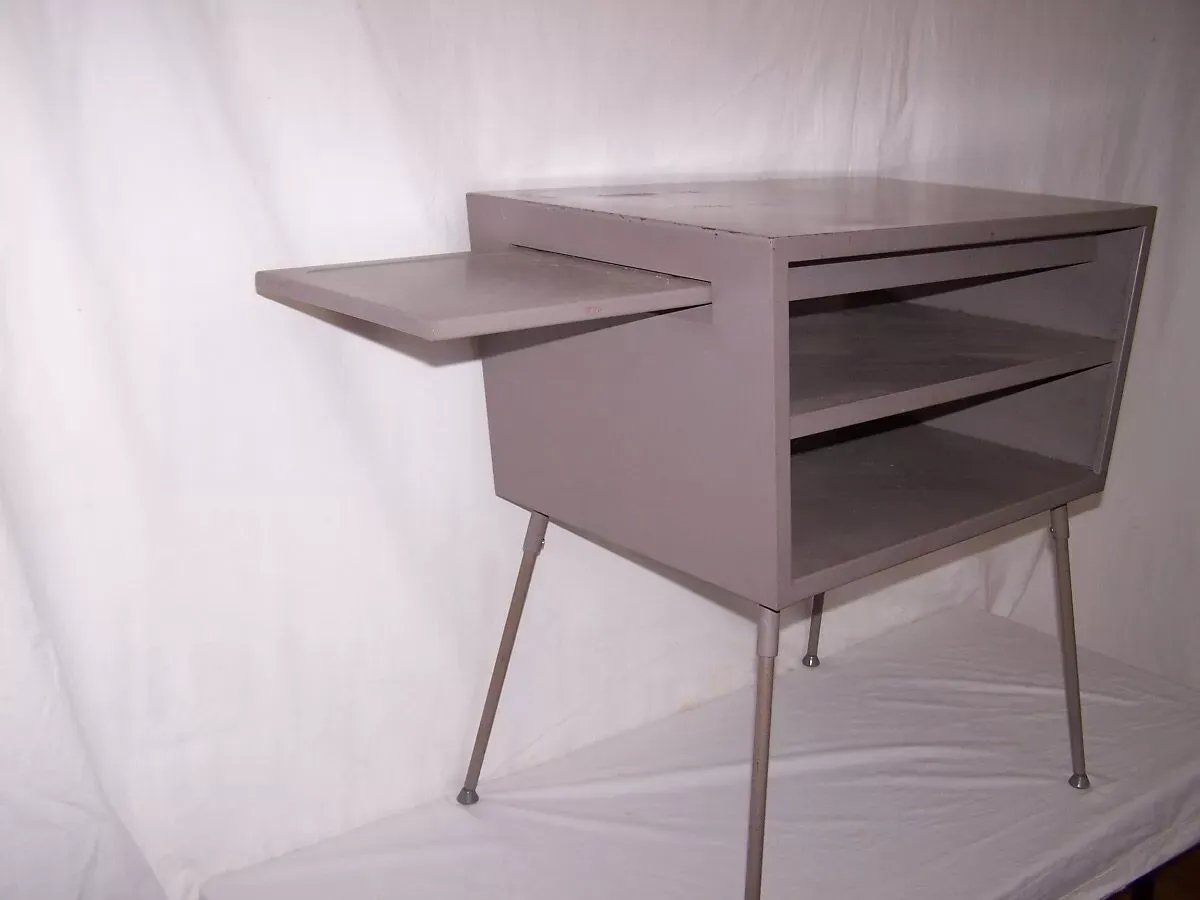 Illustration numéro 5 du produit Bureau atelier usine années 50