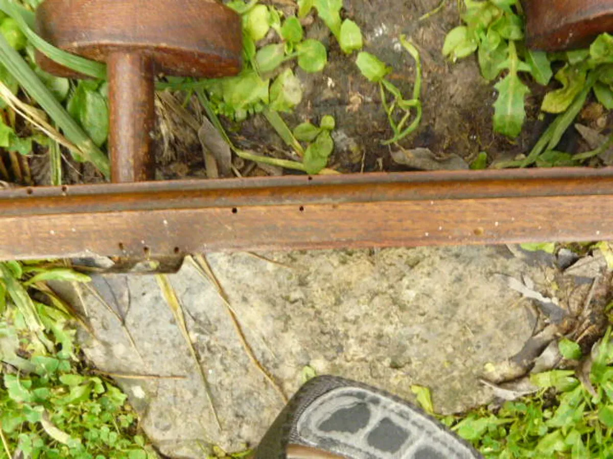 Illustration numéro 5 du produit Porte manteau bois 6 patères industriel ou d'école