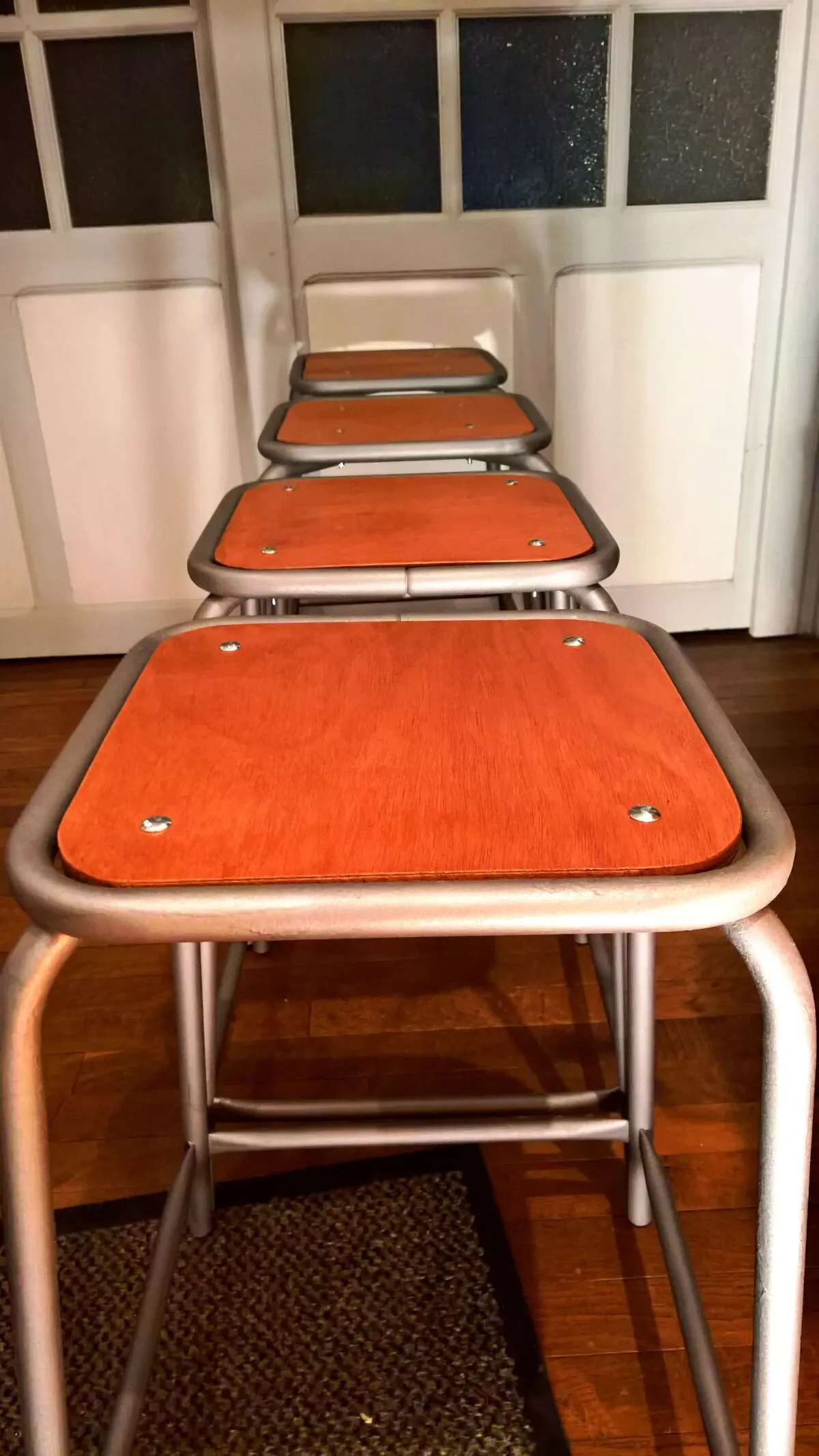 Illustration numéro 5 du produit Tabouret d'atelier vintage